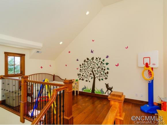 140 McElrath - Photo 12