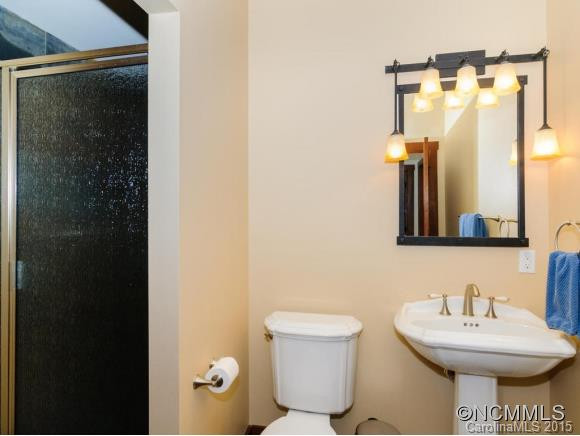 140 McElrath - Photo 13