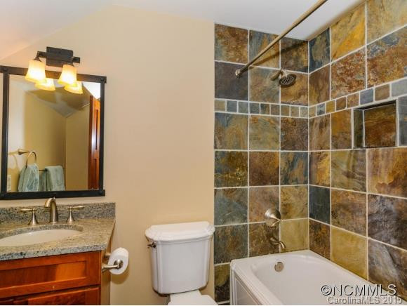 140 McElrath - Photo 15