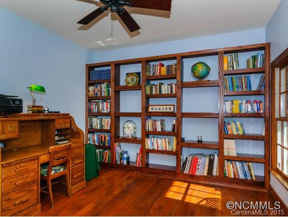140 McElrath - Photo 16