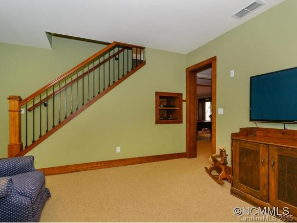 140 McElrath - Photo 18