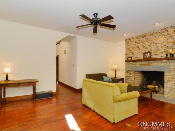 140 McElrath - Photo 6