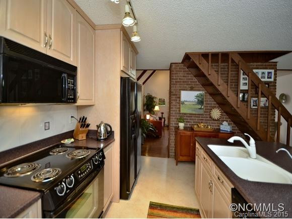 336 WOODY LANE - Photo 6