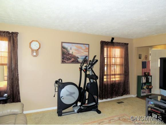 2270 Glenheath - Photo 2