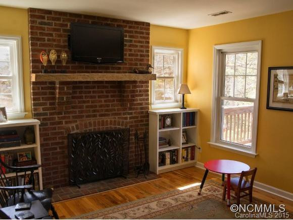 300 White Pine Drive - Photo 4