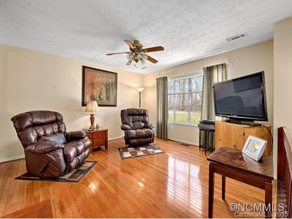 157 ROBYN ROAD - Photo 6