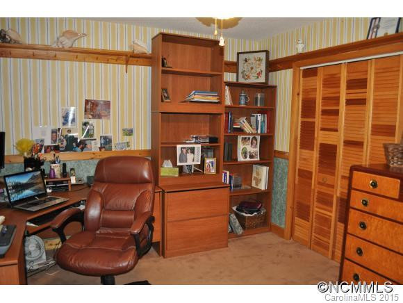 577 Woodmore Drive - Photo 16