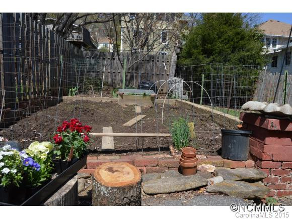 199 Edgewood Road - Photo 3