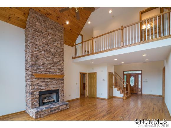 303 Pinnacle Dr - Photo 2