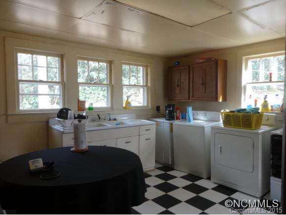 1972 Crabtree Rd - Photo 2