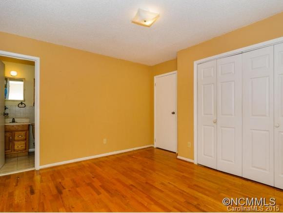 8 RIDGEWOOD AVE - Photo 11