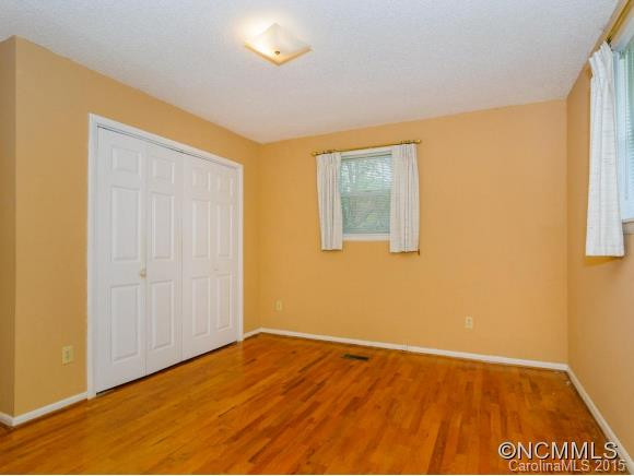 8 RIDGEWOOD AVE - Photo 12