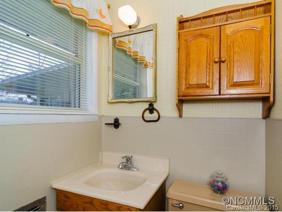 8 RIDGEWOOD AVE - Photo 13