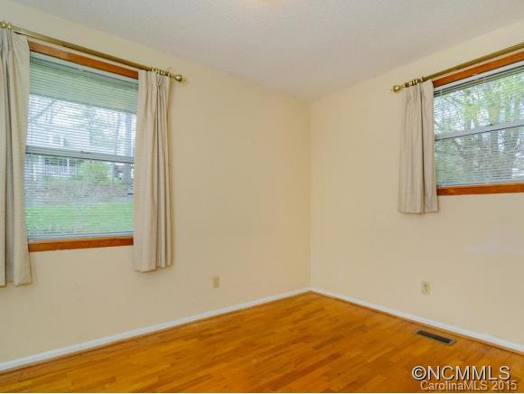8 RIDGEWOOD AVE - Photo 16