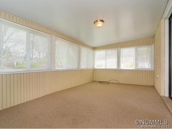 8 RIDGEWOOD AVE - Photo 17