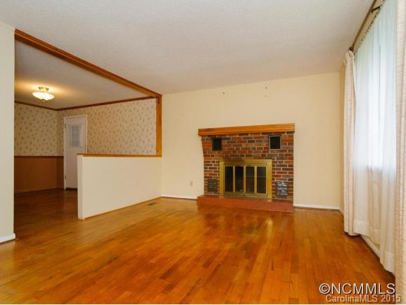 8 RIDGEWOOD AVE - Photo 3