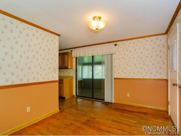 8 RIDGEWOOD AVE - Photo 6