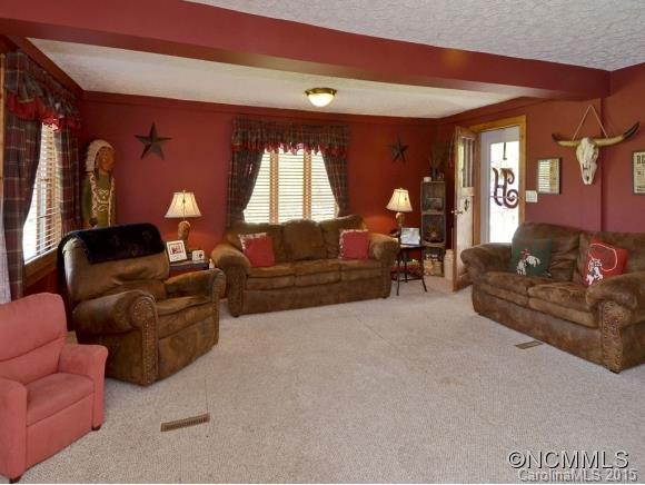 408 Sunny Drive - Photo 2