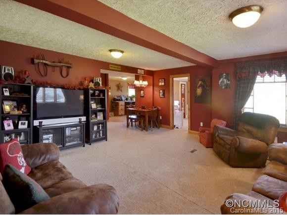 408 Sunny Drive - Photo 3