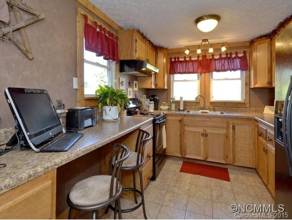 408 Sunny Drive - Photo 4