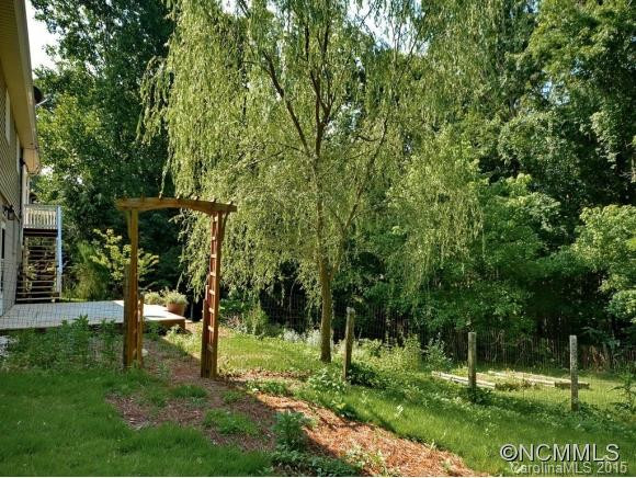 105 JEANIE AVENUE (+/- .6 ac.) - Photo 21