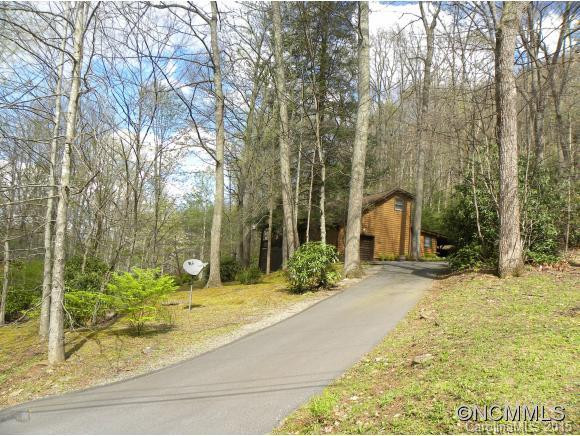 585 Summit Drive - Photo 2