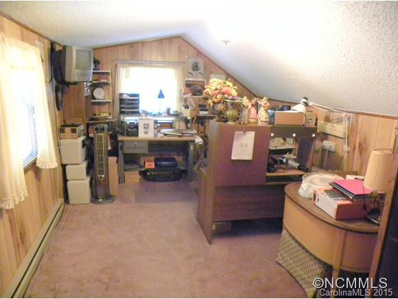 585 Summit Drive - Photo 14