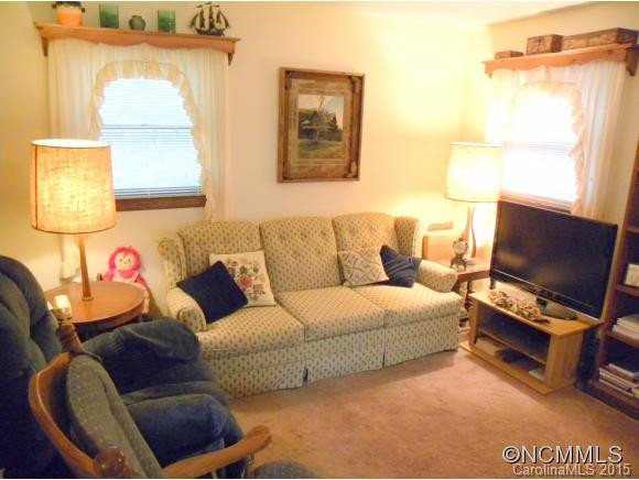 585 Summit Drive - Photo 15