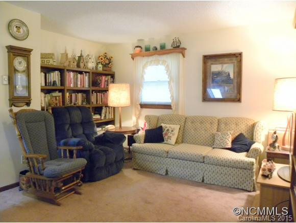 585 Summit Drive - Photo 16