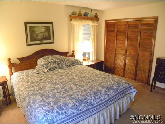 585 Summit Drive - Photo 9