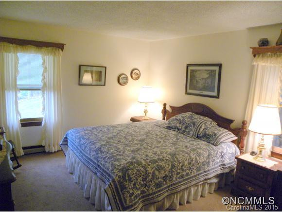 585 Summit Drive - Photo 10