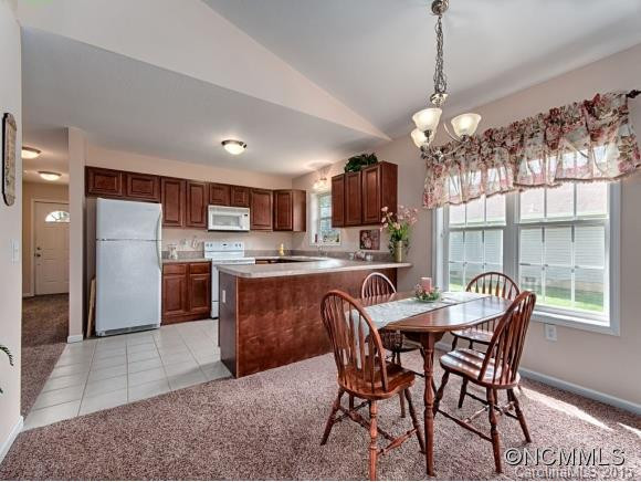 61 VILLAGE STREET - Photo 5