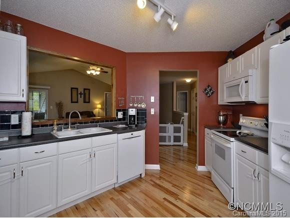 107 CREEKS END CIRCLE - Photo 10