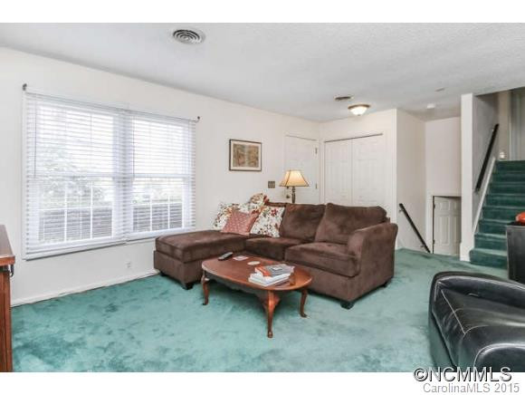 7 Silverlace Circle - Photo 3