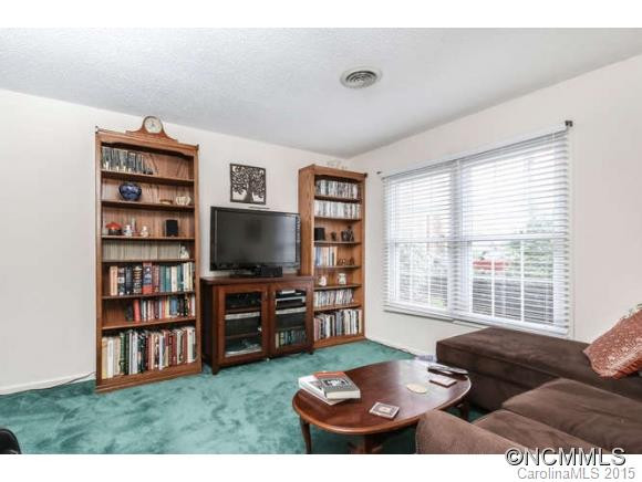 7 Silverlace Circle - Photo 4