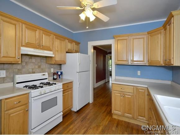 118 MONTANA AVE - Photo 2