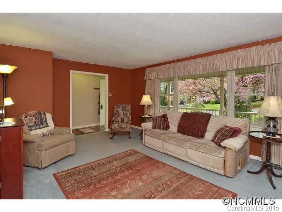 122 SIR GALAHAD DRIVE - Photo 3