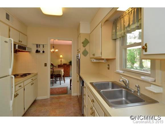 122 SIR GALAHAD DRIVE - Photo 5
