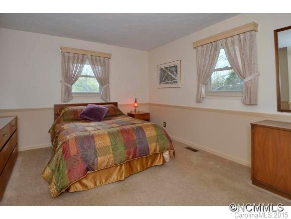122 SIR GALAHAD DRIVE - Photo 8