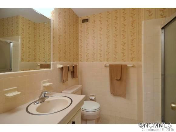 122 SIR GALAHAD DRIVE - Photo 9