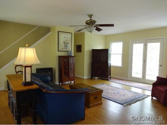 120 MOUNTAIN VALLEY DRIVE - Photo 2
