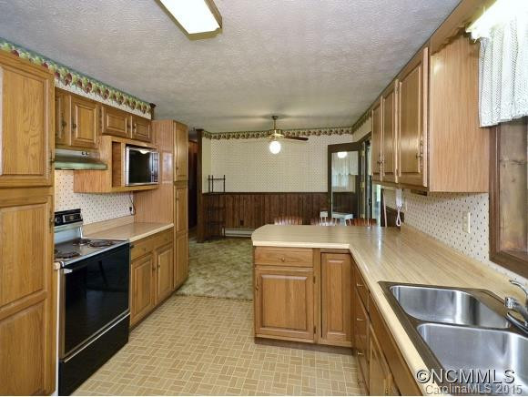 235 HENDRIX STREET - Photo 6