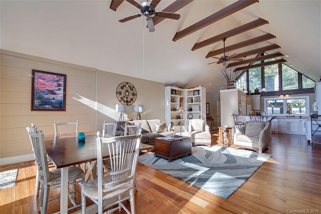 138 East Moytoy - Photo 4