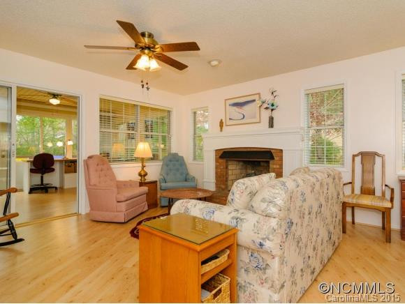138 Exeter Court - Photo 4
