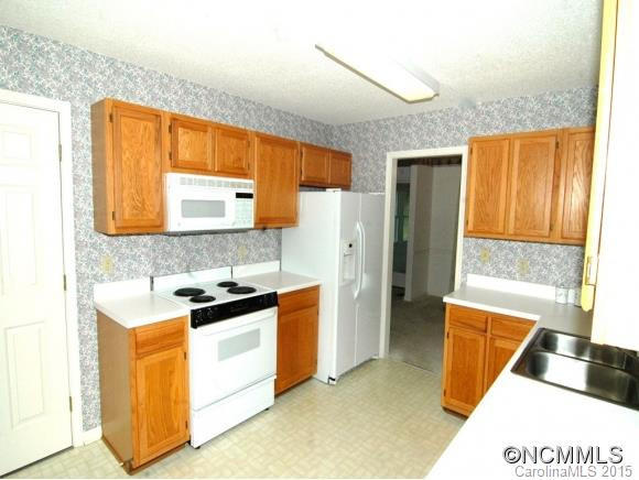 22 SOUTHCHASE DRIVE - Photo 4