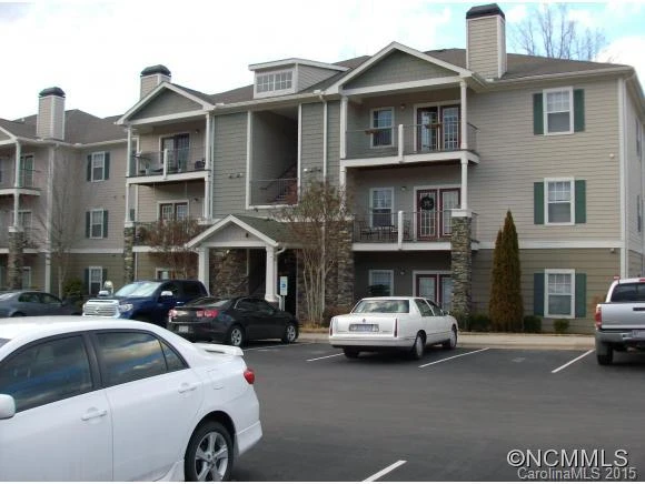700 Vista Lake Drive, Unit 102