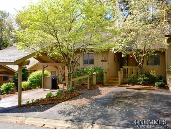 1102 RED OAK DRIVE