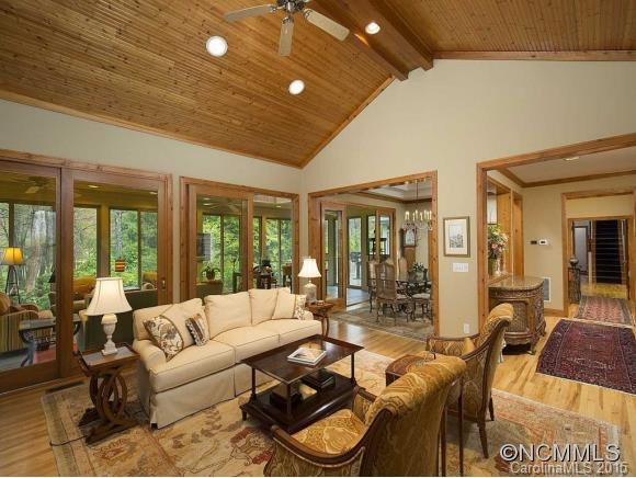 204 W. Chimney Crossing - Photo 3