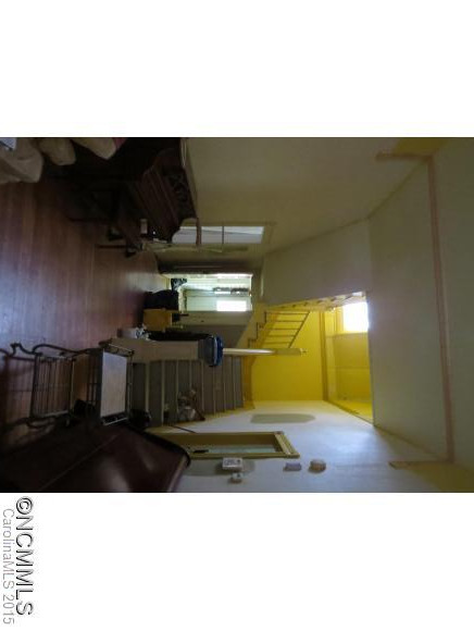 69 Academy - Photo 13