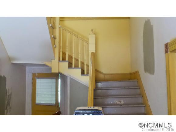 69 Academy - Photo 9